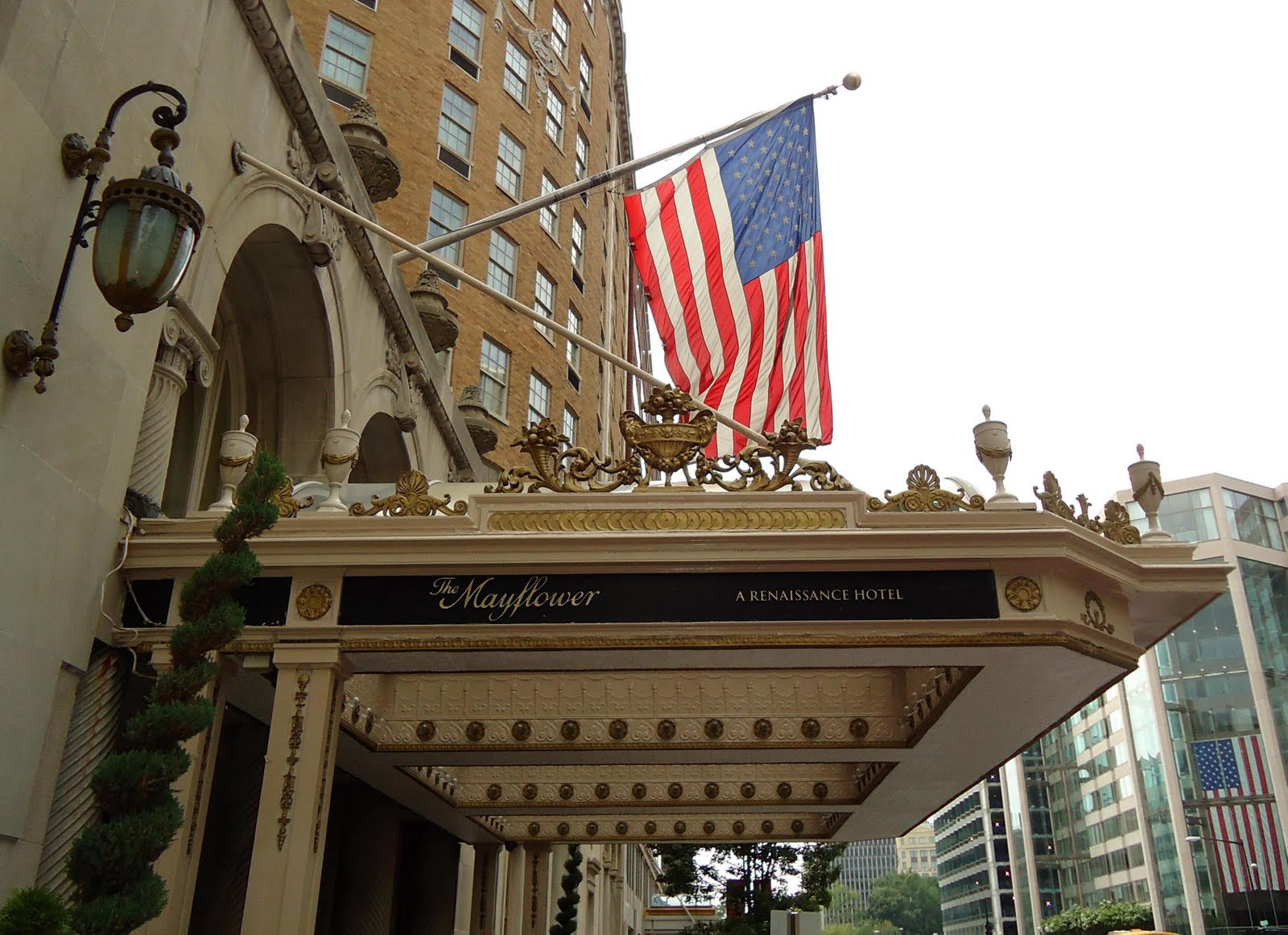 GOLDEN TRIANGLE The Mayflower Hotel and Grooming Lounge Team Up to